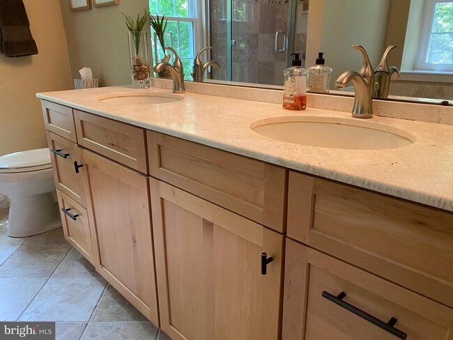 Building Photo - 43 Watertown Ct