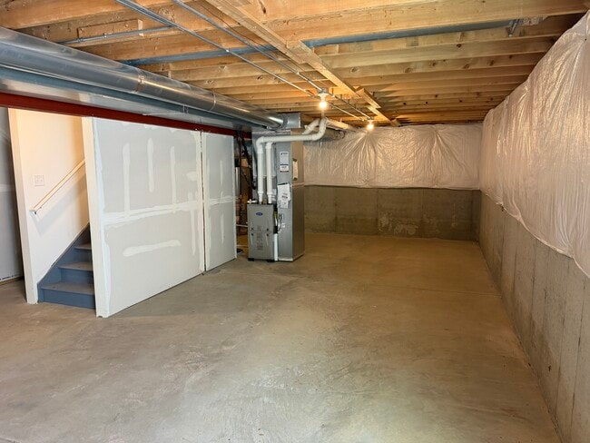 Building Photo - 345 Hemlock Ln