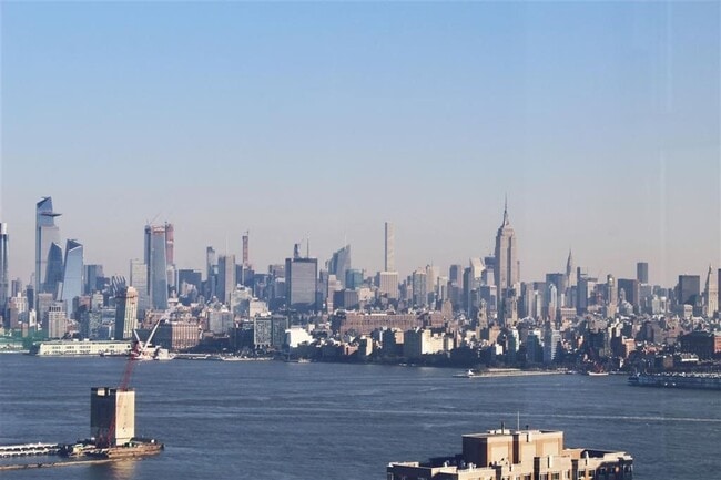 Building Photo - 88 Morgan St