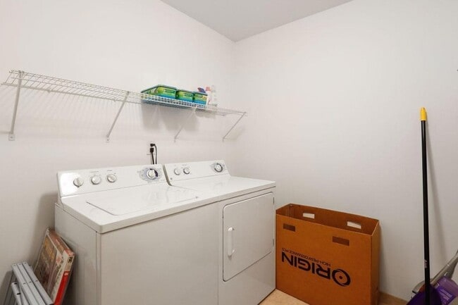 Building Photo - 401 N 2nd St