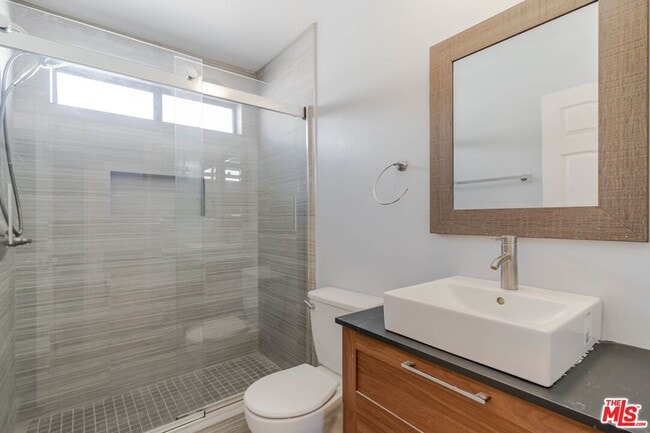 Building Photo - 13959 Victory Blvd