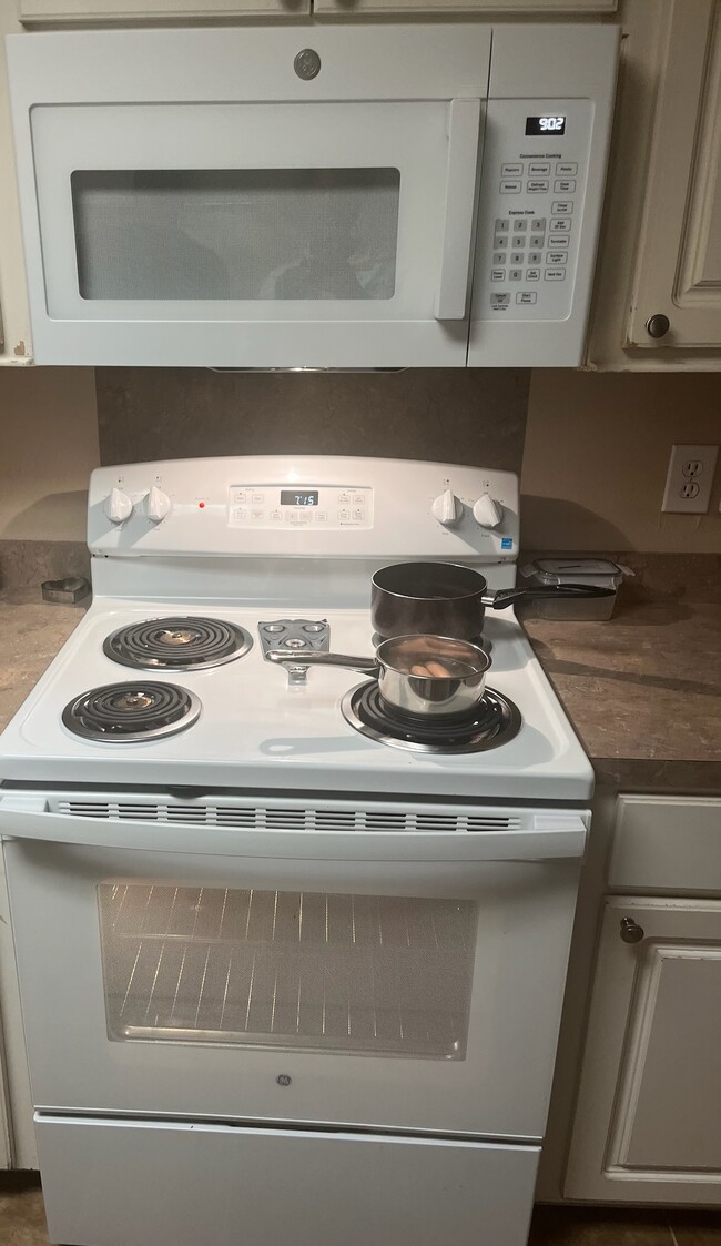 Building Photo - 237 Riverbend Dr