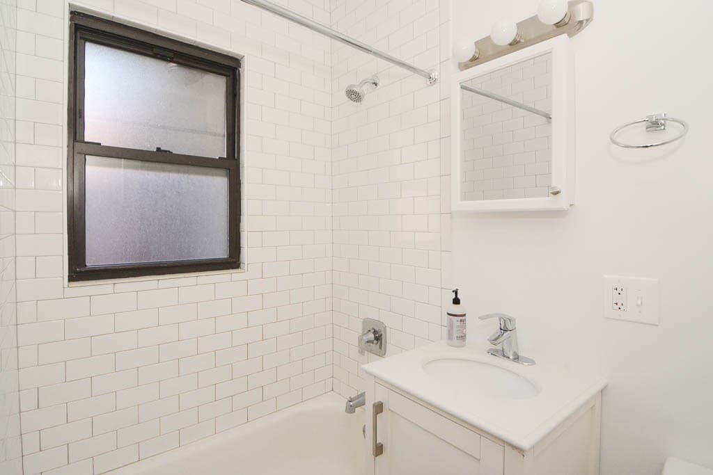 Building Photo - 2641 N Spaulding Ave