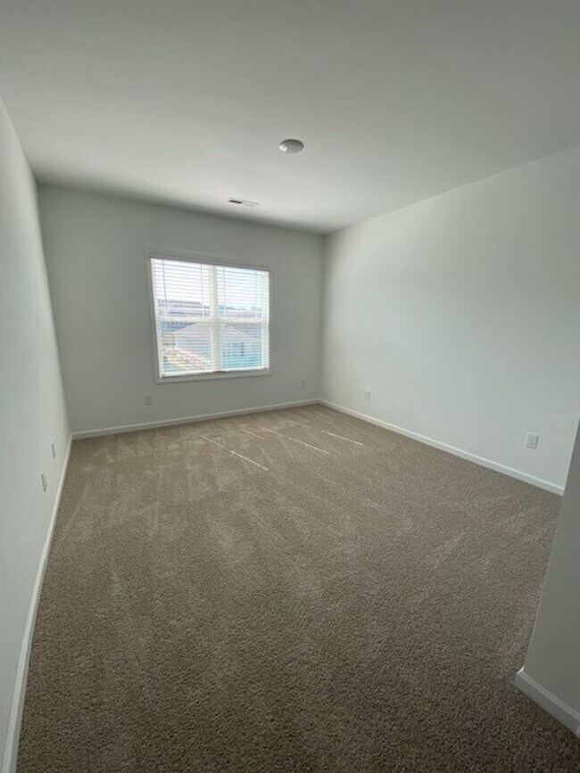 Building Photo - Brand new 3 bedroom 2.5 bath home in Leland
