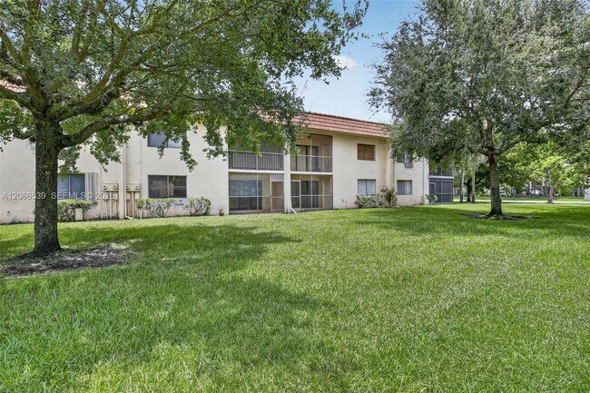 Building Photo - 359 Lakeview Dr