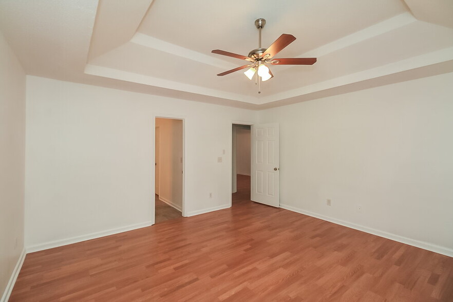 Building Photo - 3442 Creekview Dr