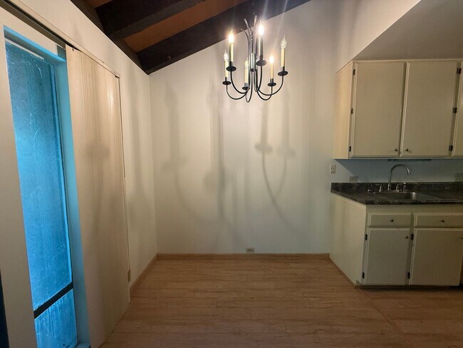 Building Photo - 1 bed 1 bath available in the Arden area of Sacramento!