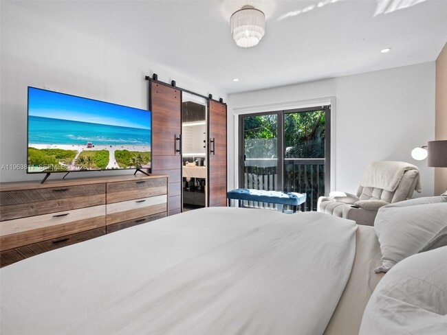 Building Photo - 2553 NW 42nd Ave