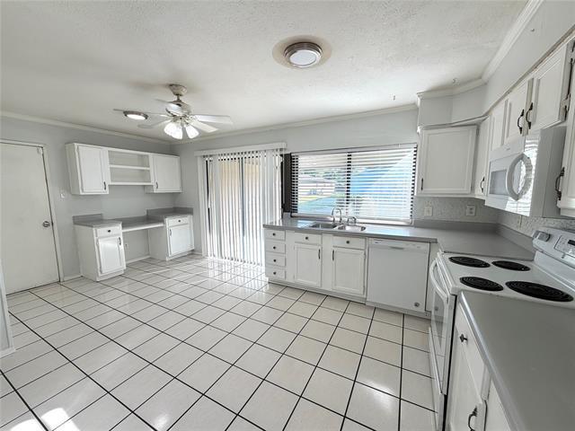 Building Photo - 4702 Spanish Trail