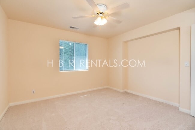 Building Photo - Charming 4 Bed, 2.5 Bath Home in Manteca, ...