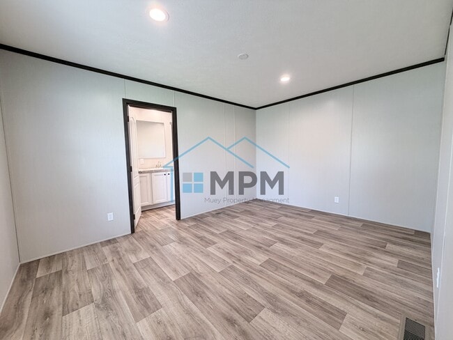 Building Photo - 136 Hillside Cir