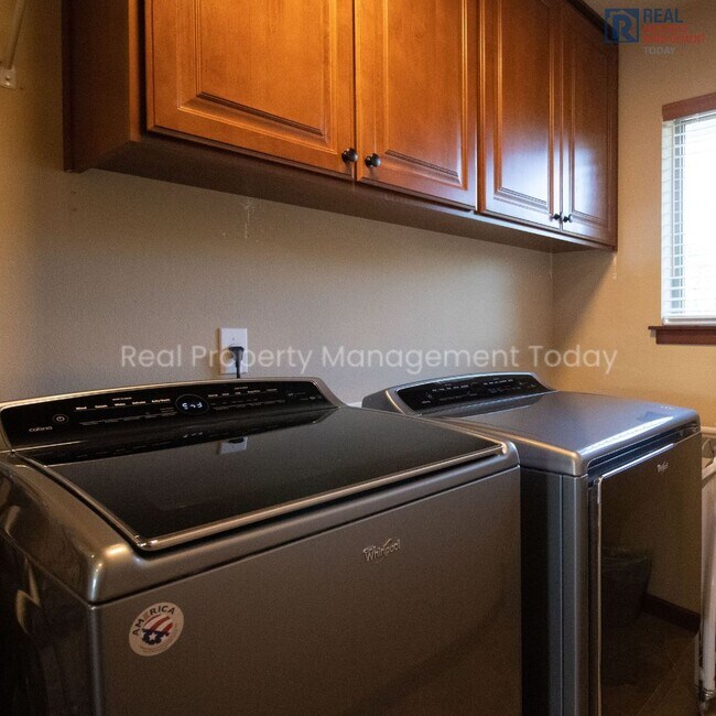 Building Photo - 4 Bedroom House in Puyallup! (Virtual Tour Available)