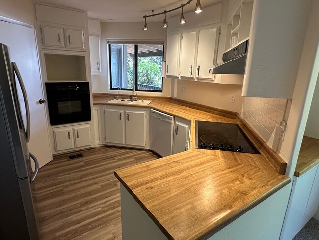 Building Photo - HOUSE - SEDONA - HARMONY HEIGHTS NORTH