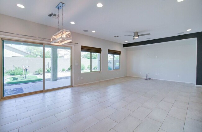 Building Photo - 6570 W Sonoma Way