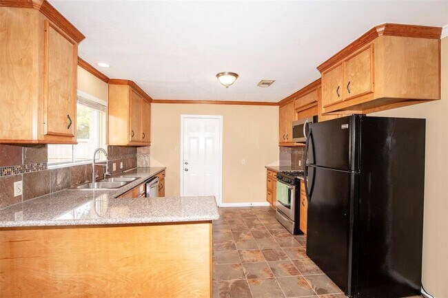 Building Photo - 2569 Cliff Dr