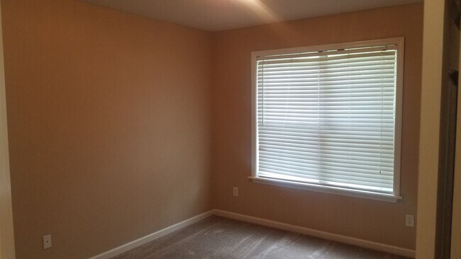 Building Photo - 3 Bedroom/2 Bath Home in New Wood Valley