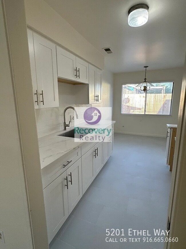 Building Photo - 5201 Ethel Way