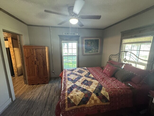 Building Photo - Unique country living in fully furnished cabin! Easy drive to Stephenville.