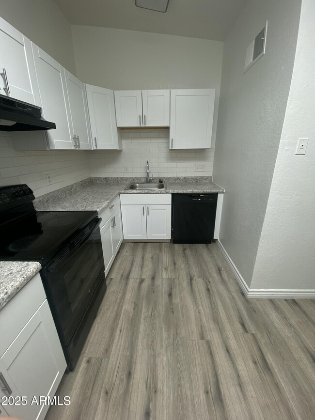 Primary Photo - 2580 S Yavapai Rd