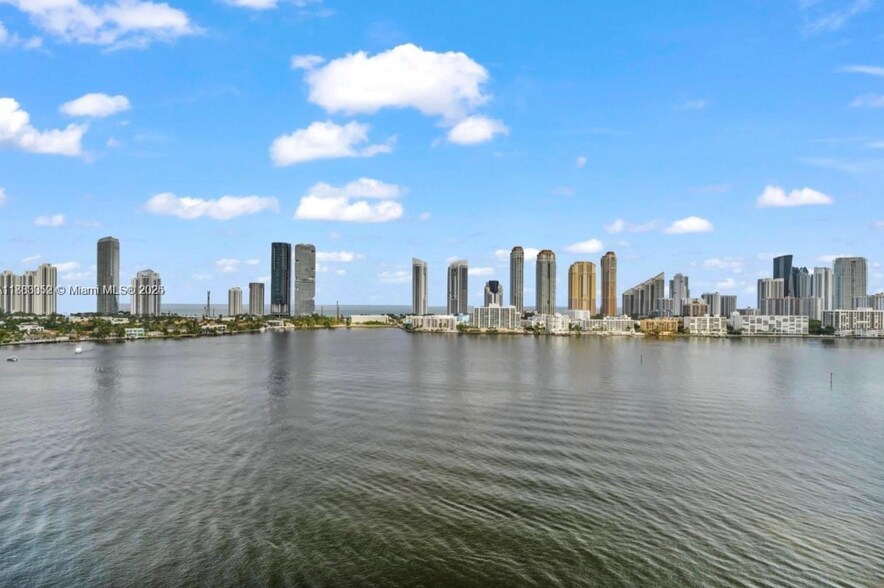 Building Photo - 5000 Island Estates Dr