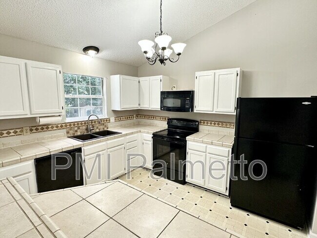 Building Photo - 844 Bentley Dr
