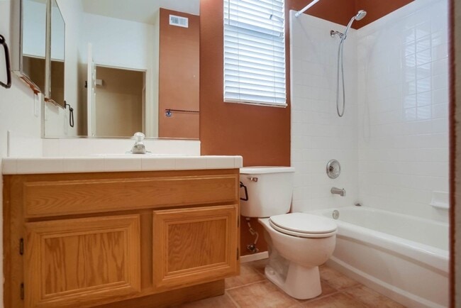 Building Photo - Available Now!! Spacious 4 Bedroom Plus a ...
