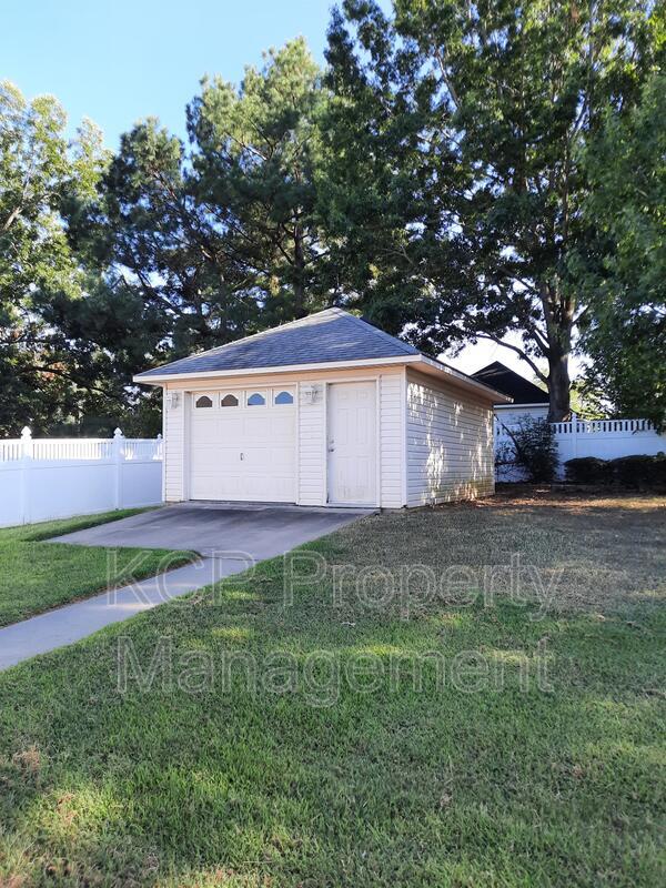 Building Photo - 2109 Barrington Dr