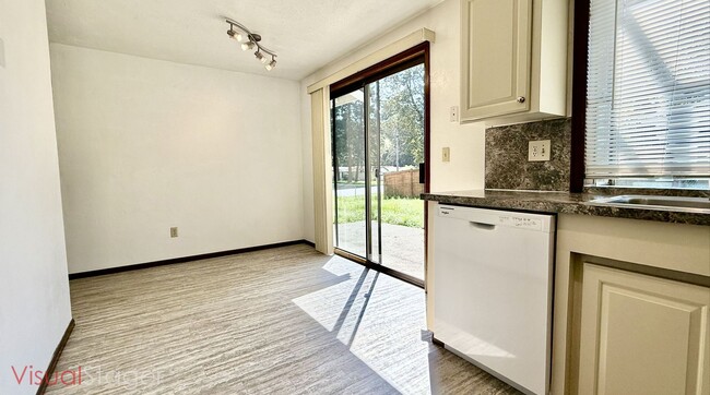 Building Photo - Two Bedroom Townhome with AC, Garage & Ful...