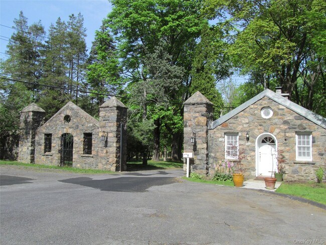Building Photo - 3 N Lake Rd