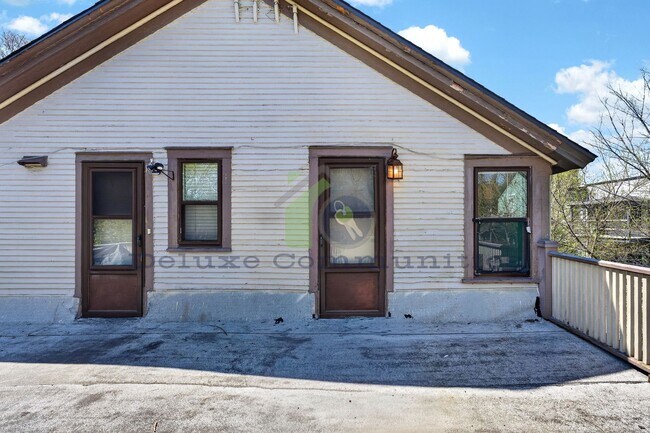 Building Photo - 410 Eastern Ave SE