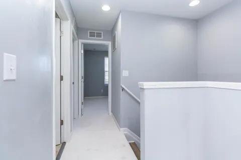 Building Photo - 951 Barclay Cir