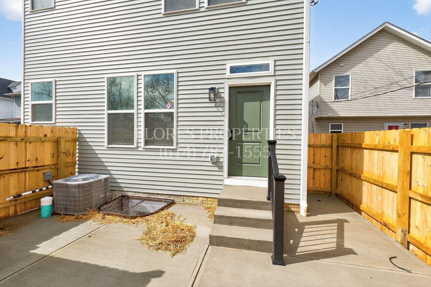 Building Photo - 696 S 22nd St