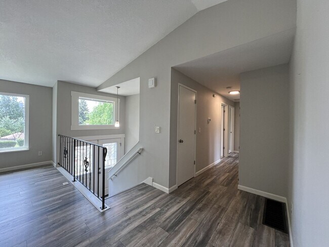 Building Photo - Spacious Milwaukie Home with Bonus Room, Large Fenced Yard and Shed/Workshop