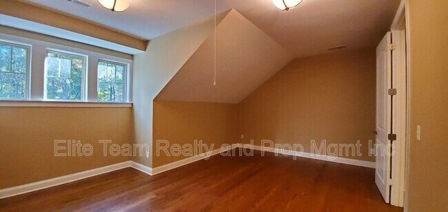 Building Photo - 550 Cottonfield Cir
