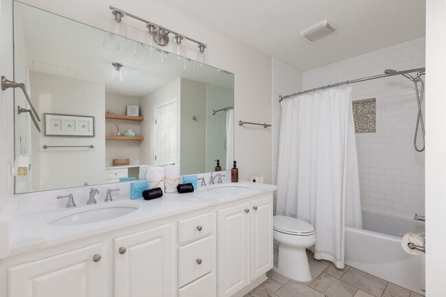 Building Photo - 217 Carol Pl