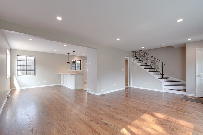 Building Photo - 42 S Maywood Rd
