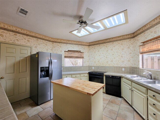 Building Photo - 4717 Country Club View