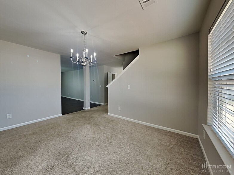 Building Photo - 131 Quail Springs Rd