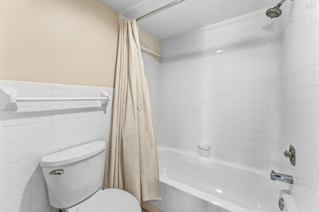 Building Photo - 2431 Heron Terrace