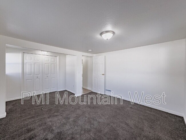 Building Photo - 450 W 200 N