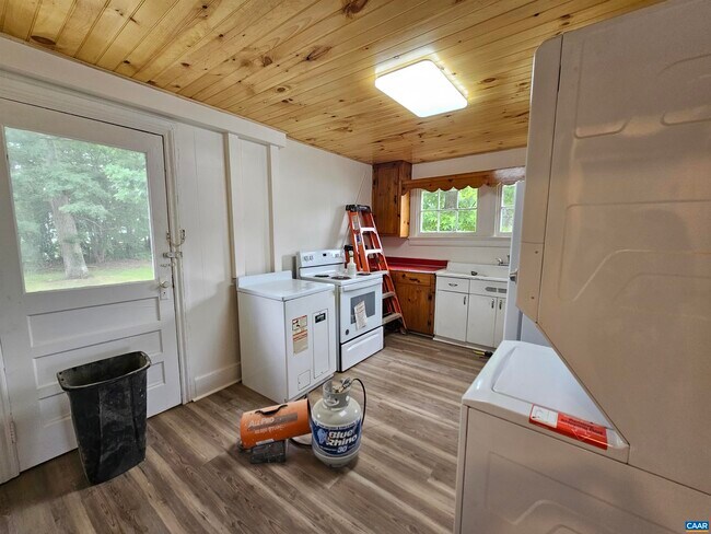 Building Photo - 4271 Davis Hwy