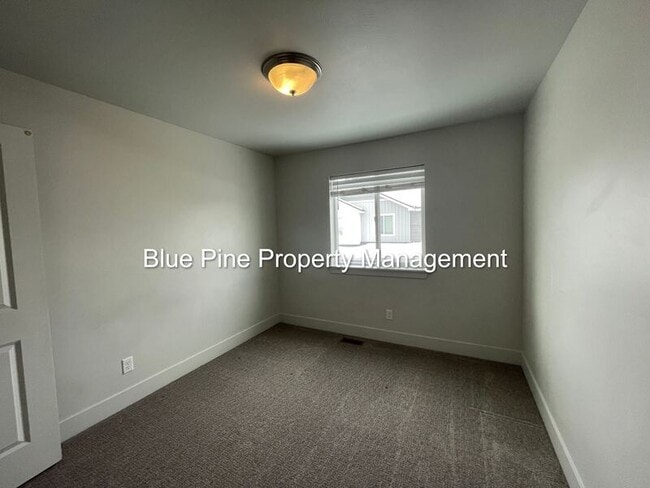 Building Photo - 651 S 2400 W