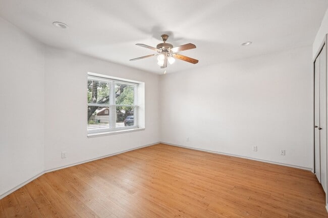 Building Photo - FALL INTO A NEW HOME WITH OUR MOVE-IN SPEC...