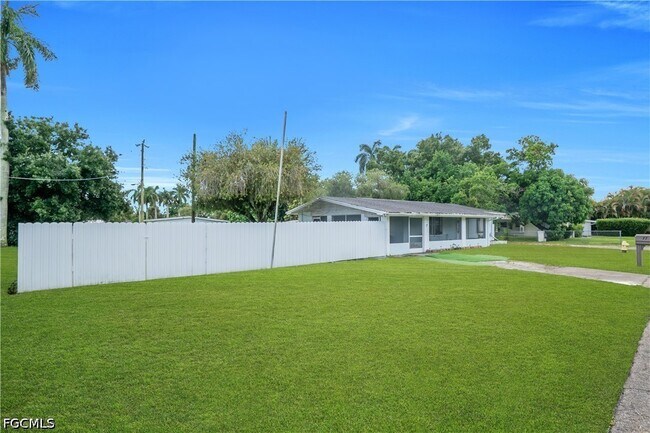Building Photo - 77 Glenmont Dr W