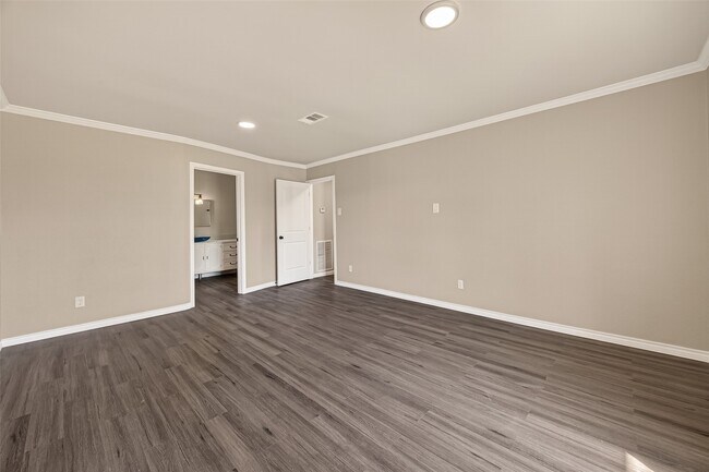 Building Photo - 1814 Eagle Point Rd