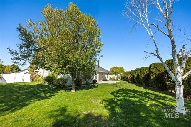 Building Photo - Great 4 bedroom plus bonus room