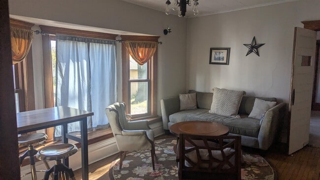 Building Photo - 170 E Main St