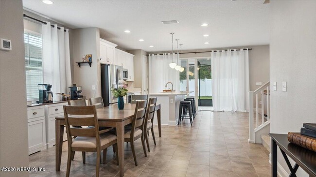 Building Photo - 1120 Persimmon Dr