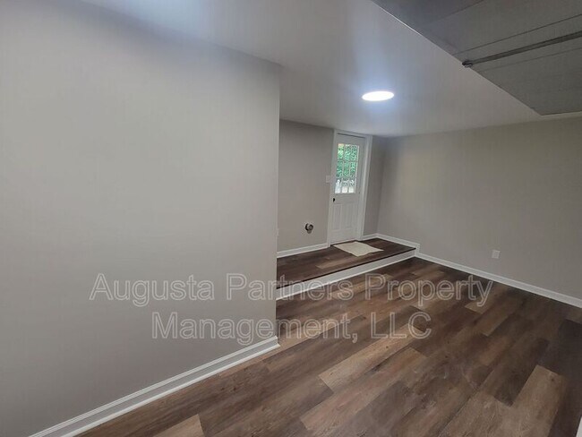 Building Photo - 322 N Hicks St