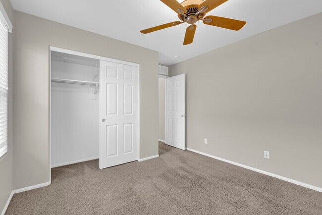 Building Photo - 946 S Hawk Ln